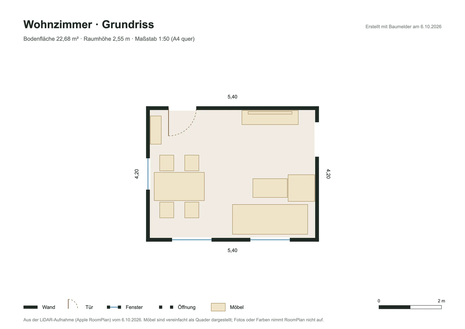 Baumelder: gedruckter Grundriss eines Wohnzimmers im Maßstab 1:50 mit Wandmaßen, Tür, Fenstern, Möbeln und Maßstabsleiste